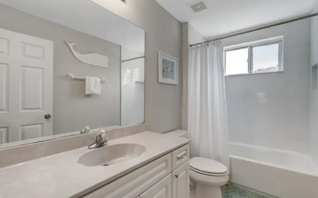 Stunning 3BR Condo w/ Wraparound Porch Ocean Park