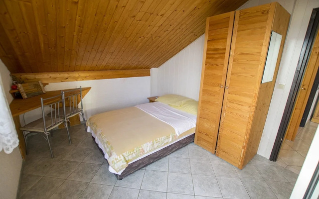 Apartments Juric-on Quiet Location
