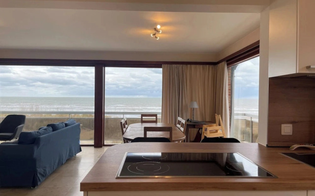 Seaside Apartment by the Zeedijk Promenade