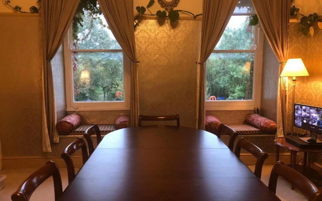 Beautiful 2BD Flat Outstanding Views Near Bath