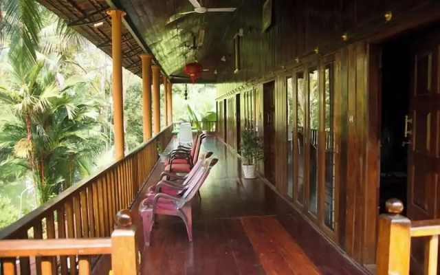 Backwater Retreat Resort - Kumarakom