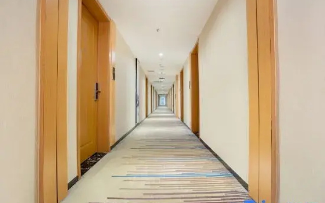 Leshang Holiday Homestay (Zhumadian Jiefang Avenue Leshan Mall)