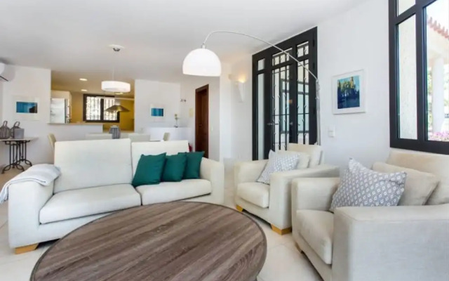 Th06 Villa in Miami Platja 6 Bedrooms