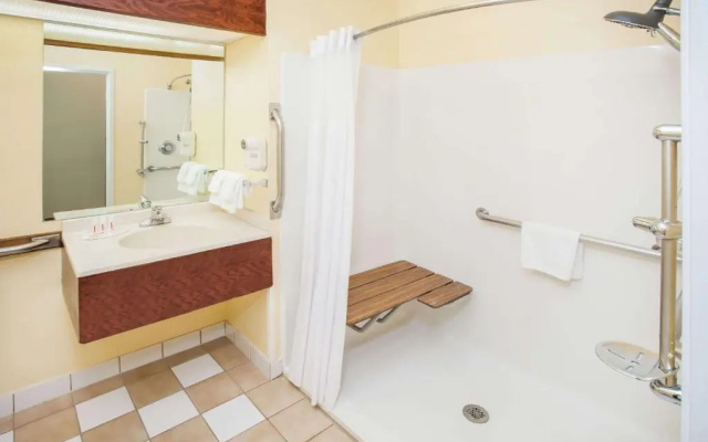 Halsted Inn and Suites Harvey - Chicago Southland