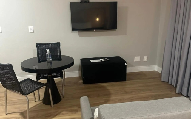Flat Rua Bela Cintra 1356