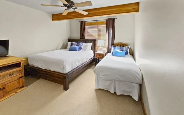 Settlers 2 Bedroom Condo by RedAwning