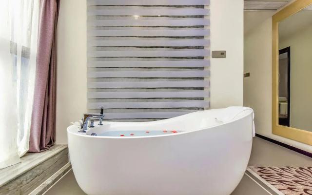 Lavande Hotel·Zigong Tanmulin Lantern Park