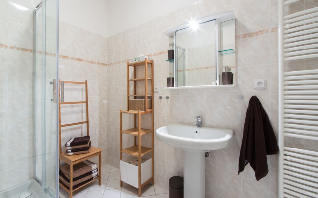 Decadent Art Deco Apartment in Old Town