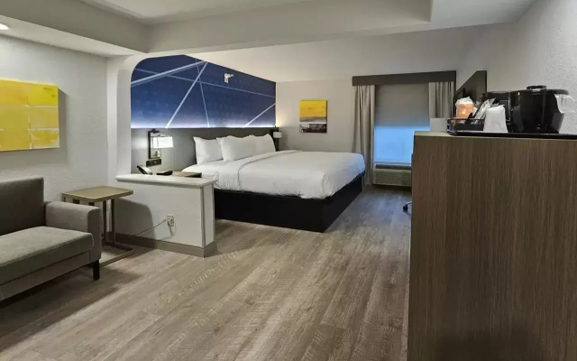 Comfort Inn & Suites Saint Louis Lafayette Square