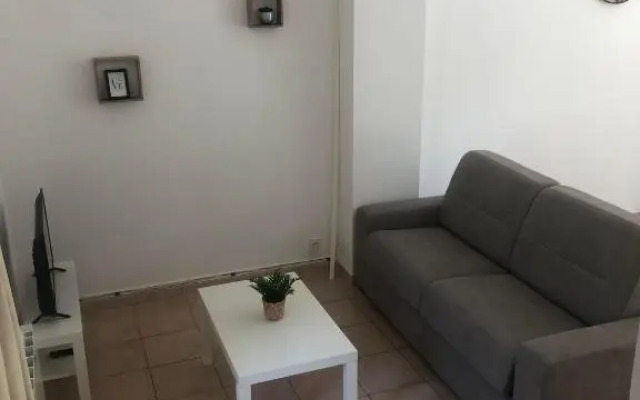 Naïa, F3 avec extérieur et parking