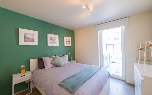 Modern Apartment Within Walking Distance of the se