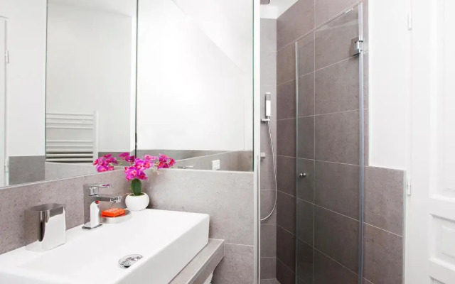 Livinparis - Luxury 4 Bedrooms Opera Lafayette II
