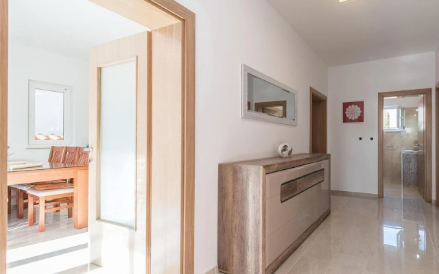 Amazing Home in Vrsi With 3 Bedrooms and Wifi