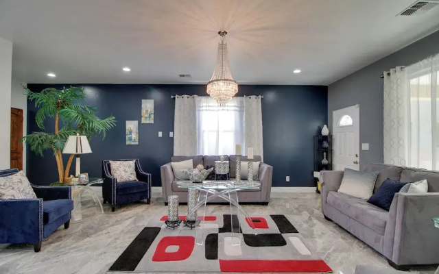 3 Mi to Rio Grande: Albuquerque Home w/ Balcony