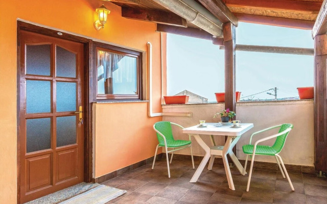 Nice Apartment in Liznjan With 1 Bedrooms