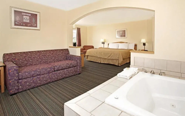 Days Inn & Suites Castle Rock