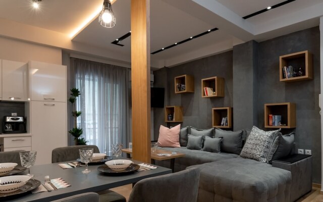 101m² Renovated Apartment in Koukaki 0