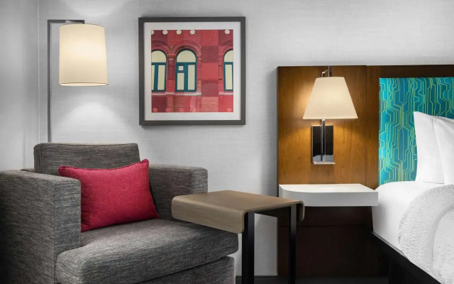 Hampton Inn & Suites by Hilton Orangeville, ON (H)