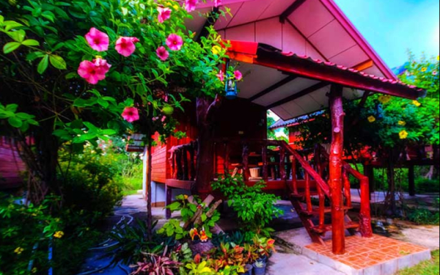 Baan Kamolsit Resort