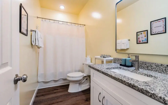 3BR Getaway Hot Tub, Games & Family Fun