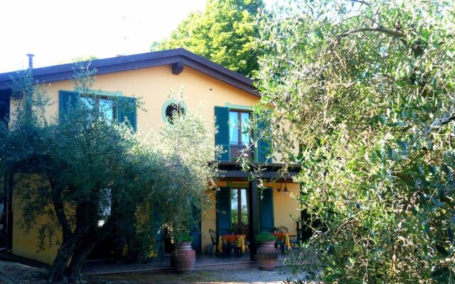 Отель Cortebella B&b Римини вид на фасад