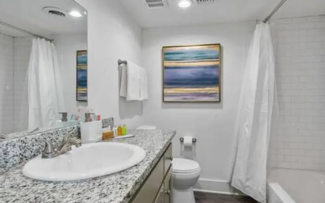 Great Location Close to Golf and Downtown