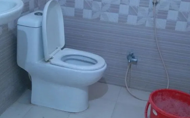 Iroomz Krishna Grand Inn