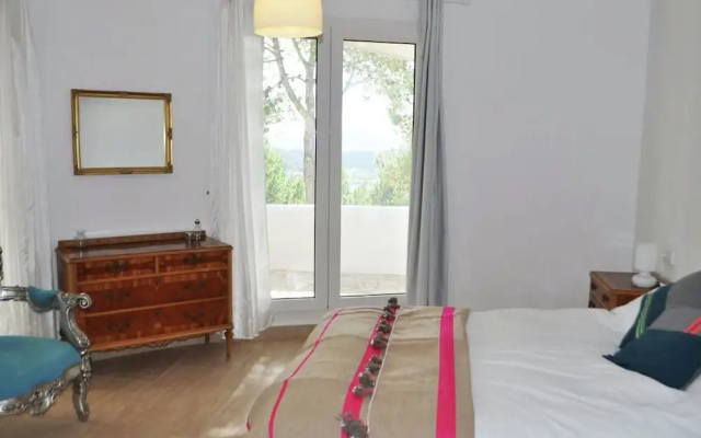 Stunning, Spacious Villa Within Walking Distance of the Charming Village of San Carlos
