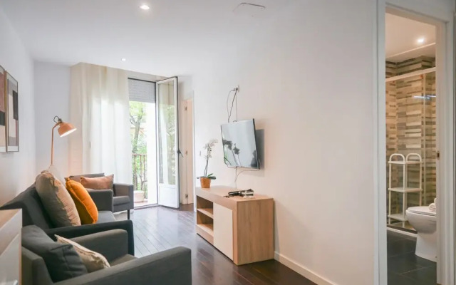 M Sen1692 Amplio Apartamento con Balc n en Calle