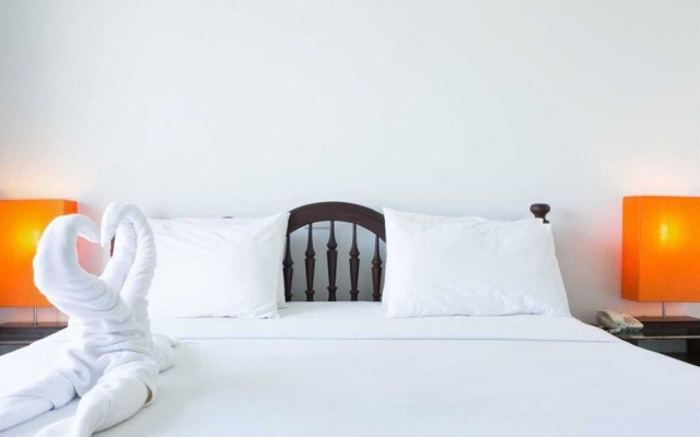 Townhouse Hillview Suites Pattaya Formerly Chatkaew Suites