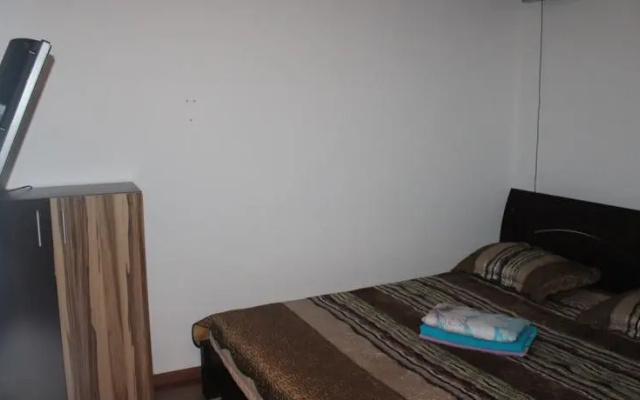 Houseroom H