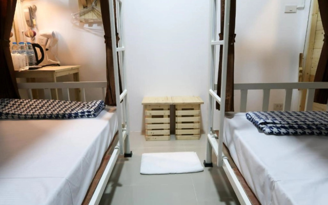 Baan URT Suratthani Airport Hotel