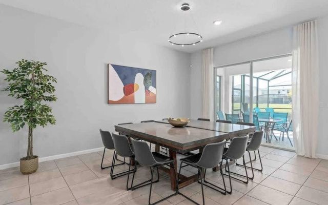 Super Huge- 12bd 12bas - Sleeps 38