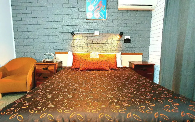 Young Goldrush Motel