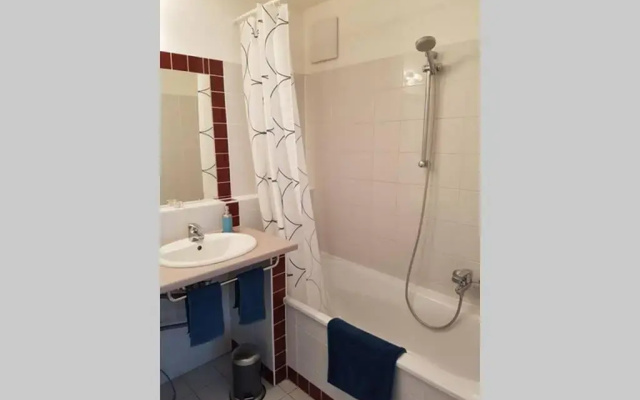 Bright Apartment in Hip & High Quality Neighborhood