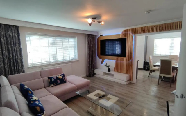 Lovely 2 Bedroom Modern Ground Floor Flat