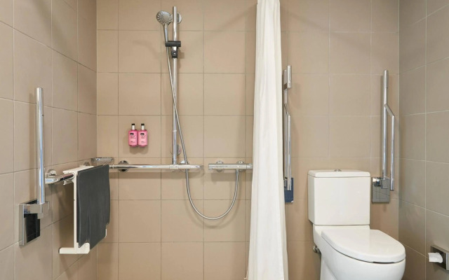Moxy Aberdeen Airport