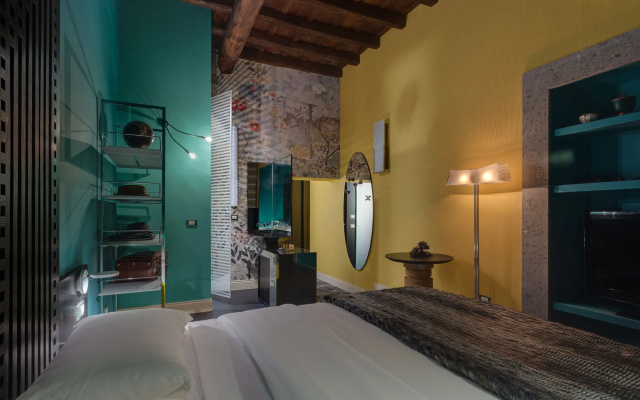 Three Rooms in Spanish Steps
