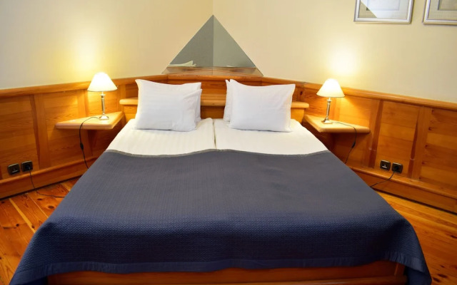 Kristof Hotel