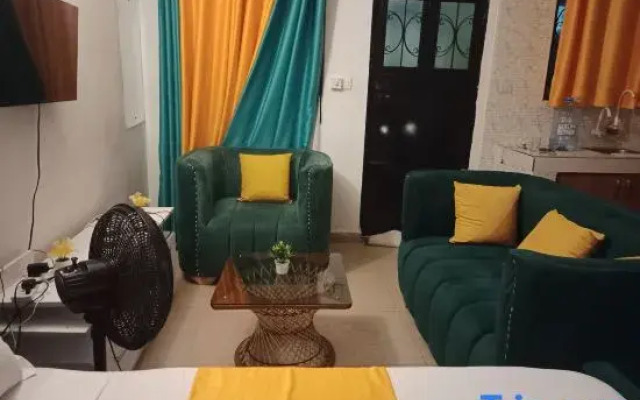 Royal Studio Apartments
