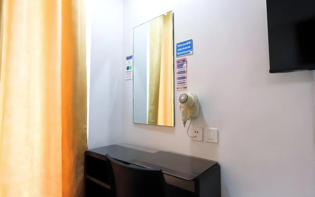 Hotel DreamWorld North EDSA