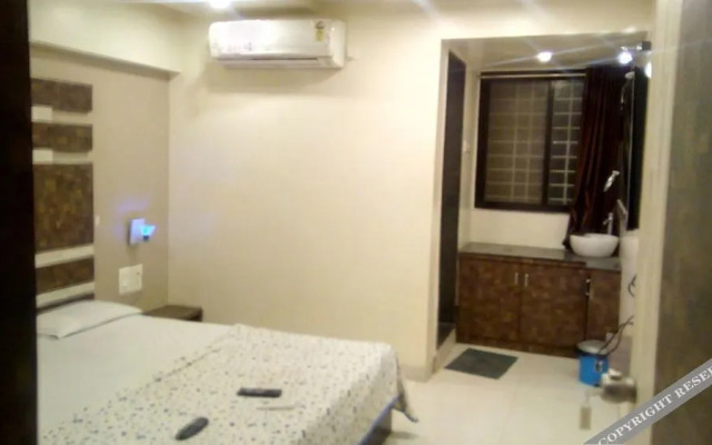 Hotel Golden Dream Lodging
