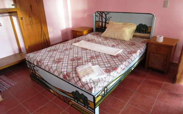 Yooneek Inn