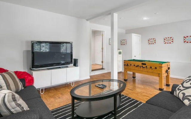 Seattle Vacation Home: The Big Top