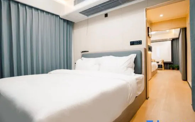 Space Capsule Hotel Bar
