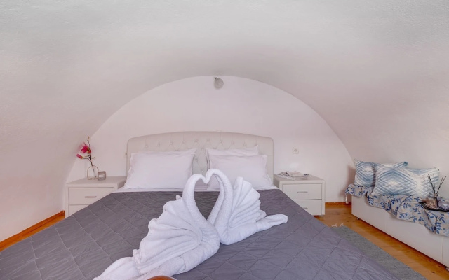 Paradise, Traditional Cycladic House