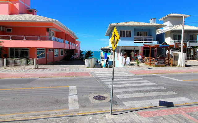 1056 - Apartamento para locação na praia de Bombinhas