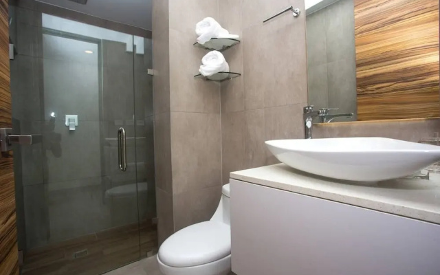 Amazing 2BR Condo w/ Pool+views!! Dream Location!!