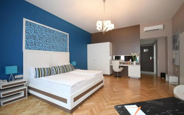 Honest Budapest by Chic & Basic