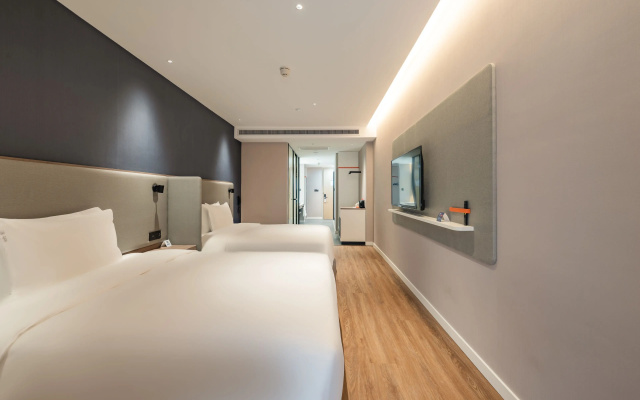 Отель Holiday Inn Express Shanghai Expo Centre